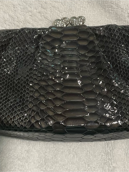Handbags - Black Patent Snake-Embossed Women's Clutch